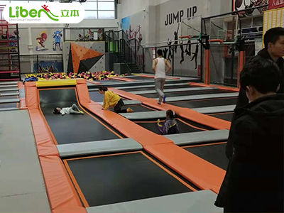 蹦床结构组成有哪些  是用什么材料制作
