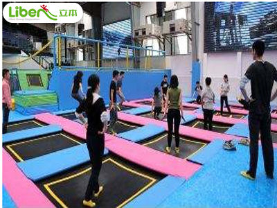 蹦床街区要多少钱