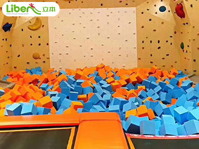 蹦床体验馆加盟多少钱能搞定呢?投资花钱的地方有哪些